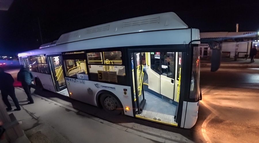 Мониторинг работы общественного транспорта в вечернем Симферополе показал соблюдение перевозчиками графиков
