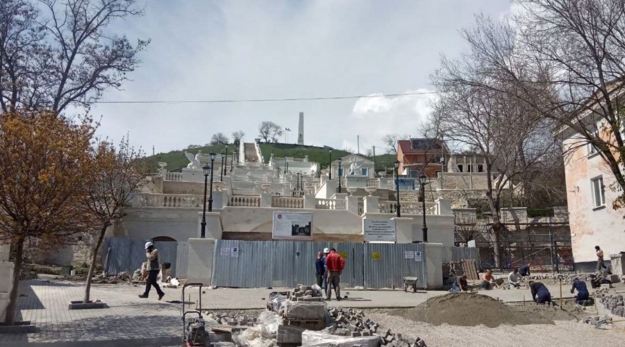 Реставрационные работы на Митридатских лестницах в Керчи завершатся к началу мая
