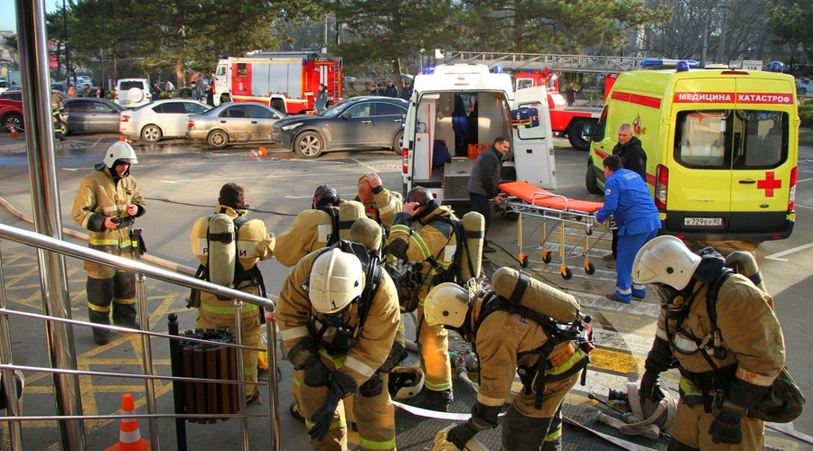 Спасатели провели учебную эвакуацию посетителей и сотрудников симферопольского торгового центра