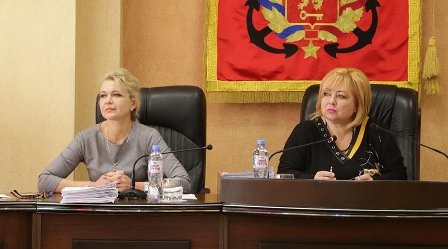 Горсовет Керчи рассмотрит вопрос отставки Хужиной и ее зама 3 февраля