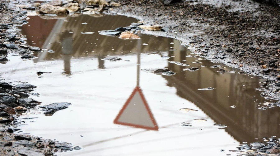 Власти Феодосии заставят ресурсников оперативно восстанавливать дороги в местах земляных работ