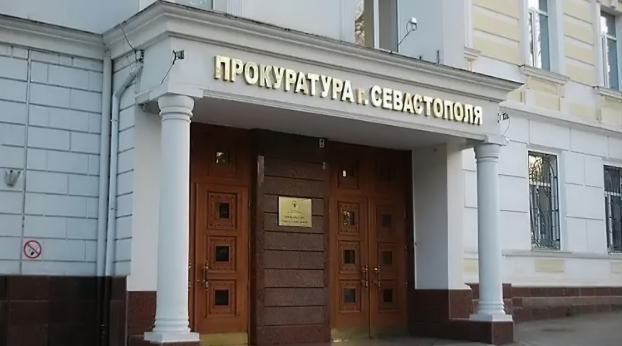 Правоохранители установили личности осквернивших памятник в Севастополе