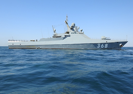 Экипаж корабля ЧФ «Василий Быков» отработал зенитные и артиллерийские стрельбы в Черном море