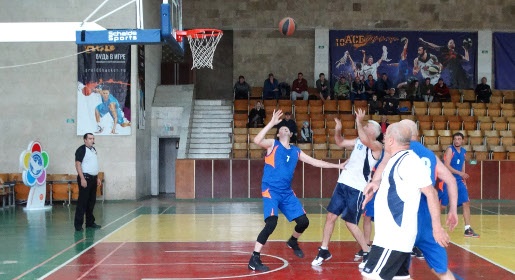 Чемпион Крыма среди мужских баскетбольных команд новый сезон начал с поражения от дебютанта