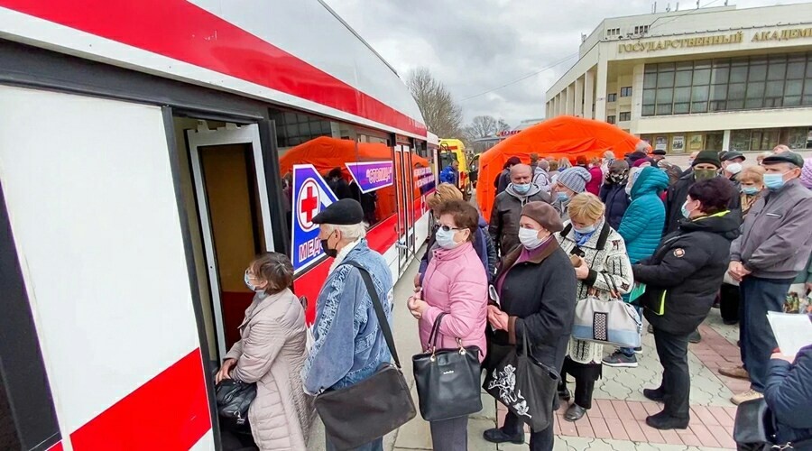 Мобильные пункты вакцинации открылись еще в двух городах Крыма