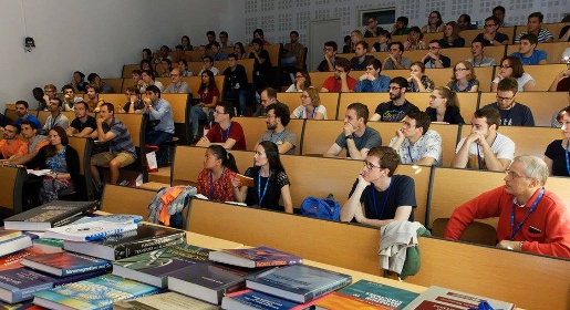 Физик из КФУ приняла участие в Европейской школе по магнетизму во Франции