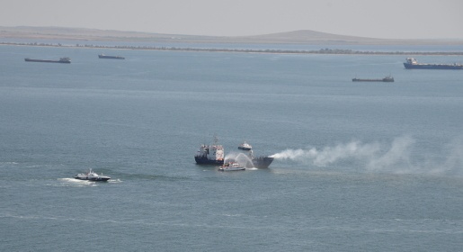 Крымские пограничники ликвидировали условных террористов на гражданском судне в Азовском море