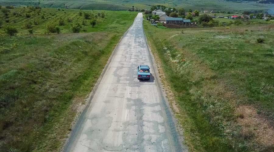 Четыре дороги отремонтируют в Крыму за 1,3 млрд руб по программе «Безопасные и качественные автодороги»