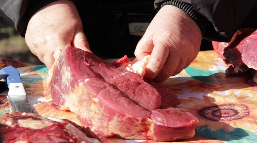 Специалисты ветнадзора пресекли в Ялте перевозку подозрительной мясомолочной продукции