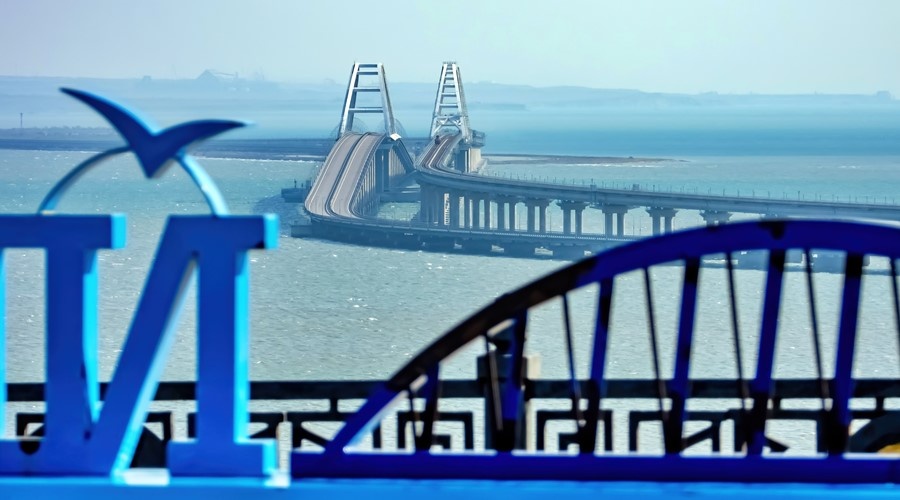 Пробок на подъездах к Крымскому мосту нет