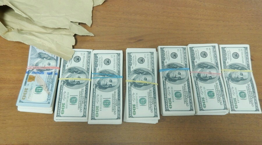 Украинец пытался незаконно вывезти из Крыма более 70 тыс долларов
