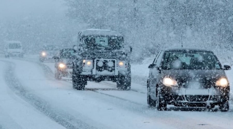 Коммунальщики Ялты приступили к расчистке дорог от выпавшего снега
