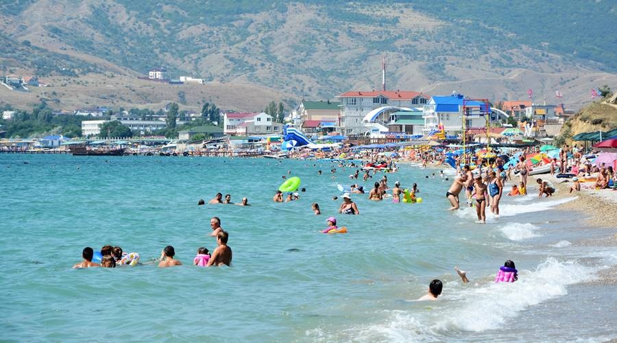 Более 120 крымских пляжей получили разрешения на работу