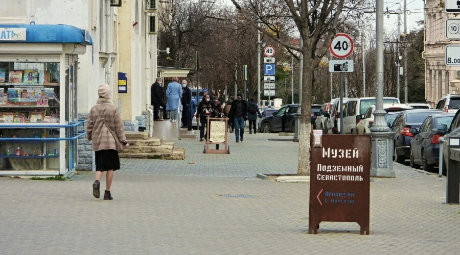 Власти Севастополя смягчили ковидные ограничения для экскурсий и кинотеатров