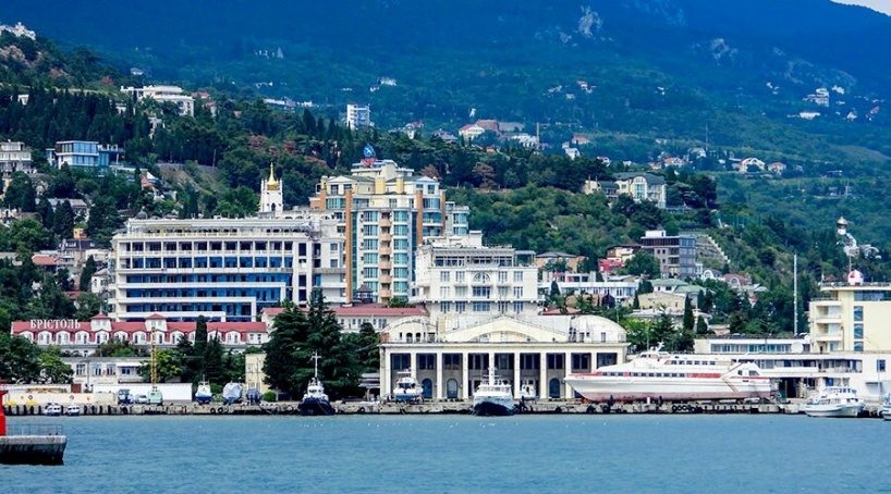 Туристам можно и нужно приезжать в Крым, отдых будет дешевле – Аксёнов