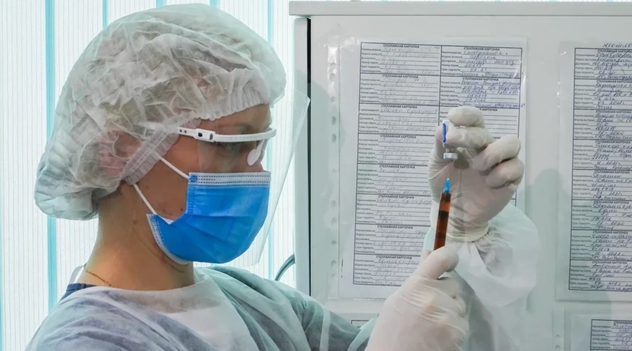 Первую прививку от COVID-19 в Крыму получили 152 человека