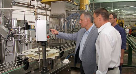 Константинов запустил новую линию розлива соков на Нижнегорском консервном заводе