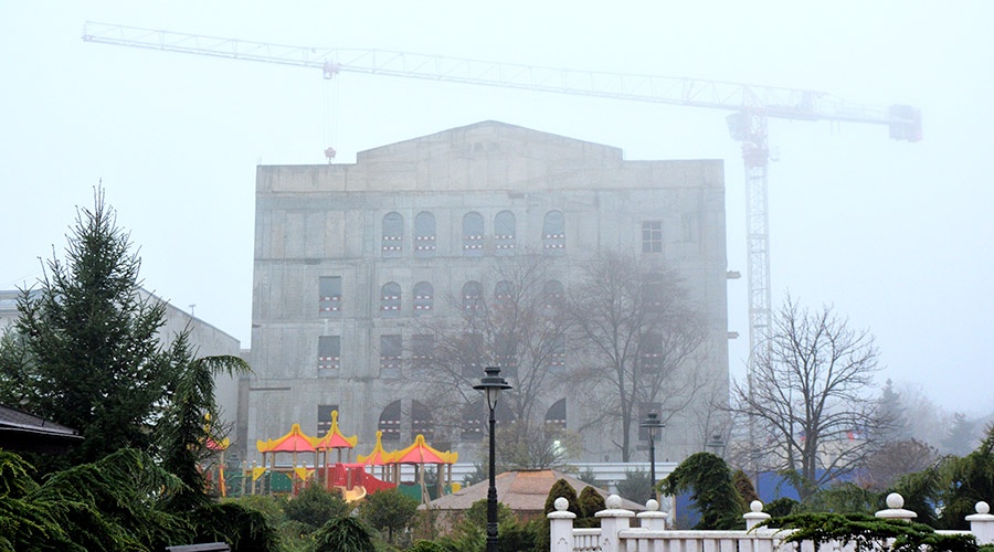 Власти расторгнут контракт со строителями Театра кукол в Симферополе