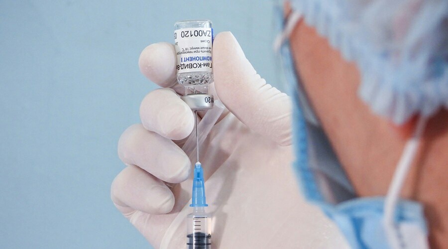 Главврачи больниц в Крыму попросили выделить вакцину от COVID-19 для туристов