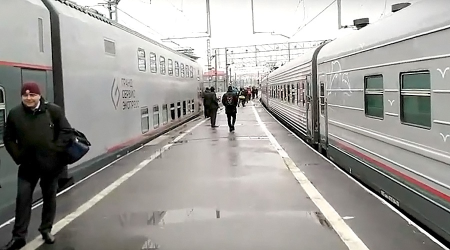 Первый поезд в Крым прибыл на перрон вокзала в Санкт-Петербурге