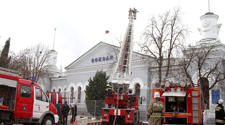 Спасатели провели масштабные учения на вокзале Севастополя