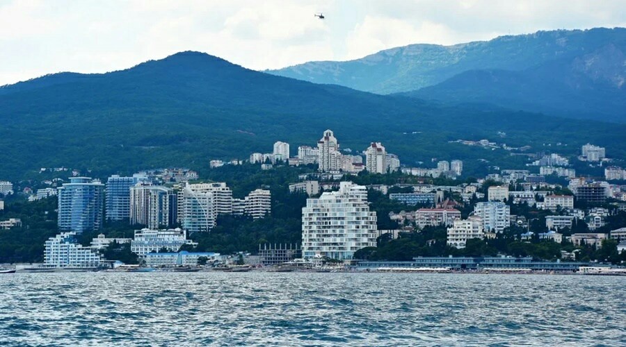 Почти 80 тысяч иностранных туристов отдохнули в Крыму за десять месяцев – депутат