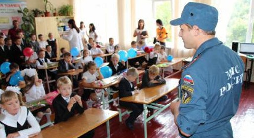 Крымские спасатели провели в школах открытые уроки по безопасности жизнедеятельности
