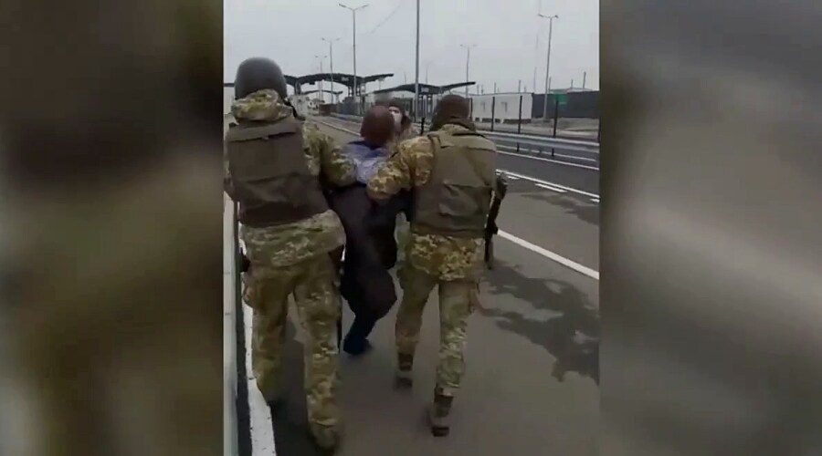 Житель Запорожья пытался прорваться на машине в Крым через украинский пункт пропуска