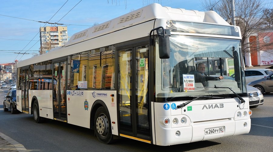 Больше трети городских автобусов в Симферополе простаивают из-за нехватки водителей