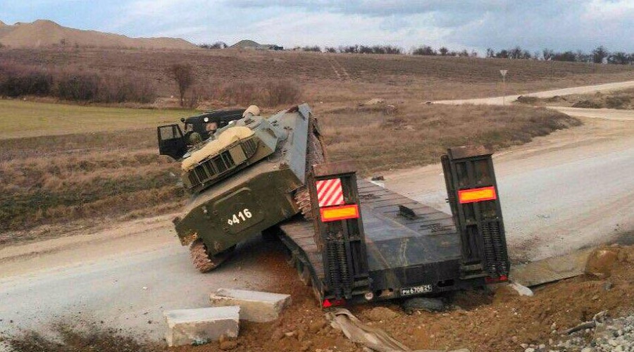 Комиссия ЮВО проверяет обстоятельства ДТП с участием военного «Камаза» и легковушки в Крыму