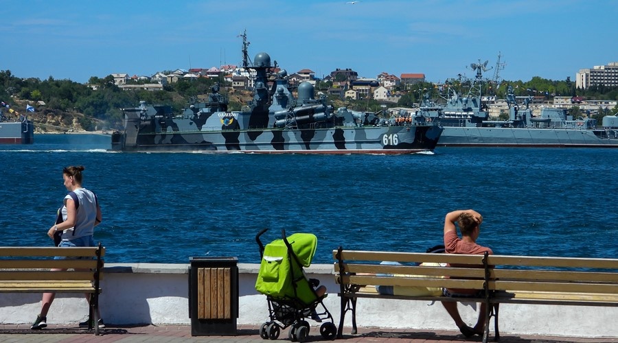 Движение морского транспорта в Севастополе восстановлено после атаки дронов