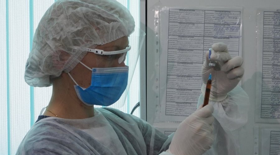 Чиновники в Крыму не вошли в число приоритетных получателей вакцины от COVID-19
