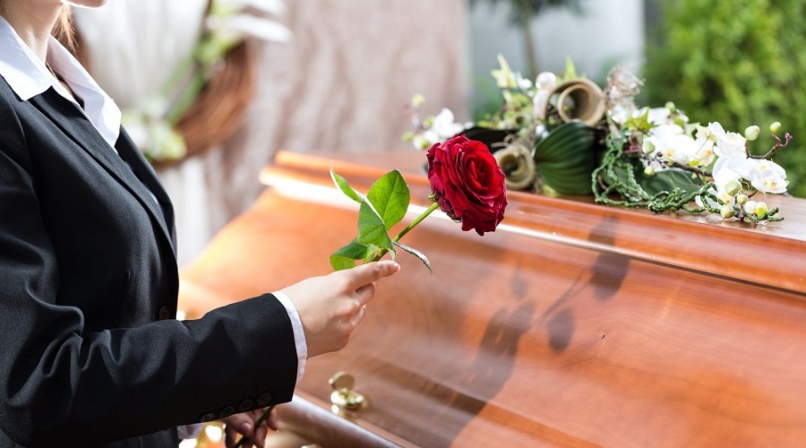 Подготовка к похоронам близкого человека – что нужно учесть