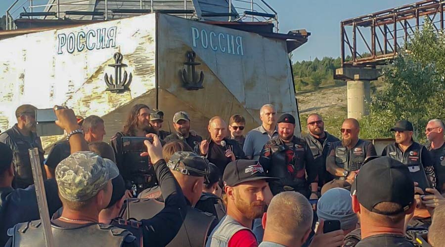 Путин приехал на гору Гасфорта под Севастополем на байк-шоу «Ночных волков»