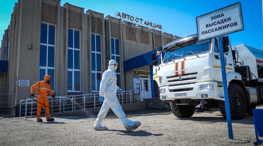 МЧС проводит масштабную дезинфекцию автостанций в Крыму перед майскими праздниками