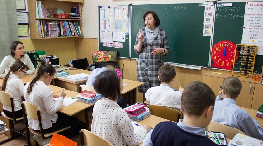 Минобраз Крыма до специального распоряжения не намерен менять режим работы школ
