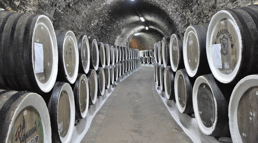Принятие закона о производстве вина придаст импульс развитию крымского виноделия – Аксёнов