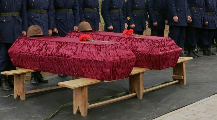 Останки 26 красноармейцев торжественно захоронили в Кировском районе Крыма