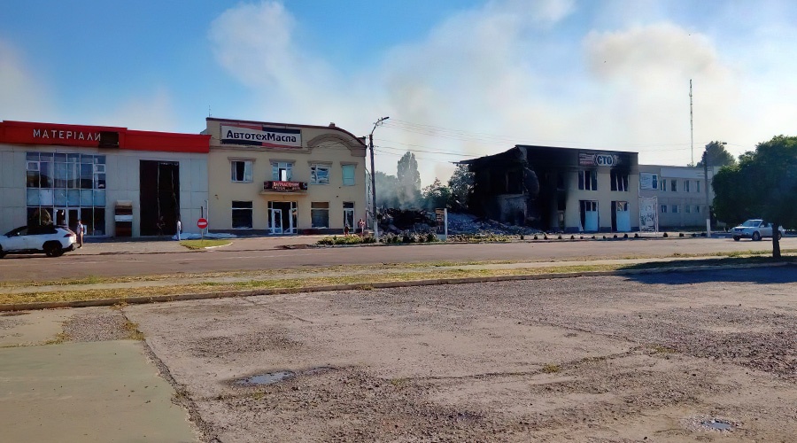 Десятки домов и соцобъектов повреждены в результате удара ВСУ по Новой Каховке