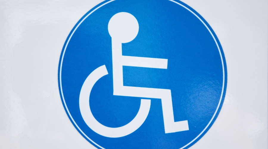 Власти Симферополя с начала года потратили 2 млн руб на адаптацию зданий к нуждам инвалидов