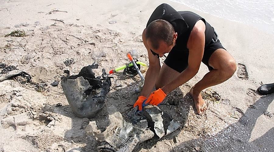 Пиротехники обезвредили в море у одного из пляжей Сакского района 100-килограммовую авиабомбу
