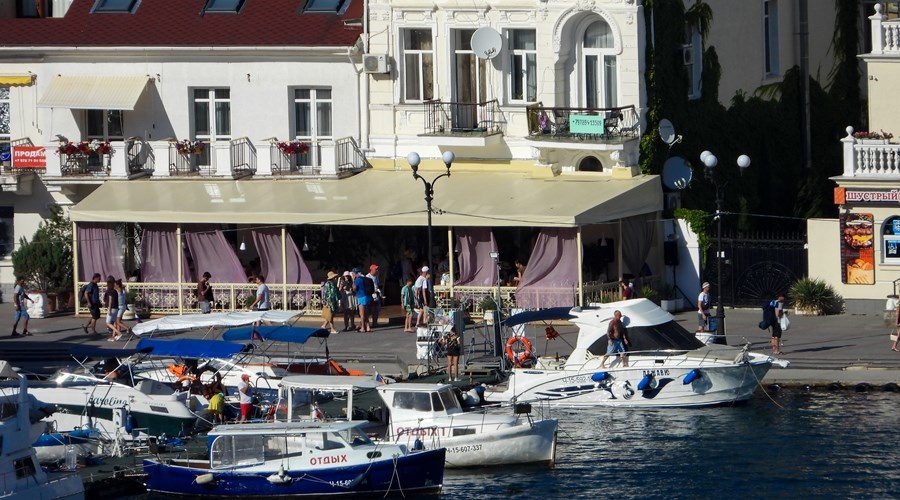 Туристы забронировали около 90% номеров в крымских отелях на август