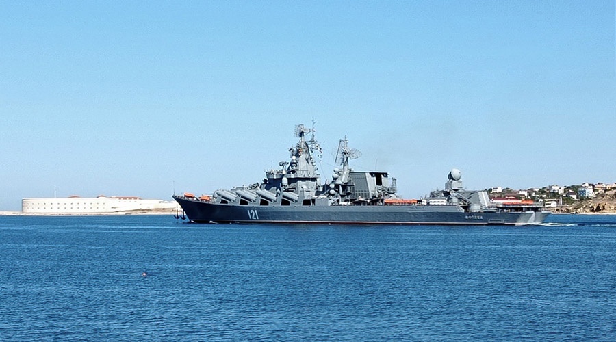 Флагман ЧФ и фрегат с «Калибрами» следят за кораблями США в Черном море