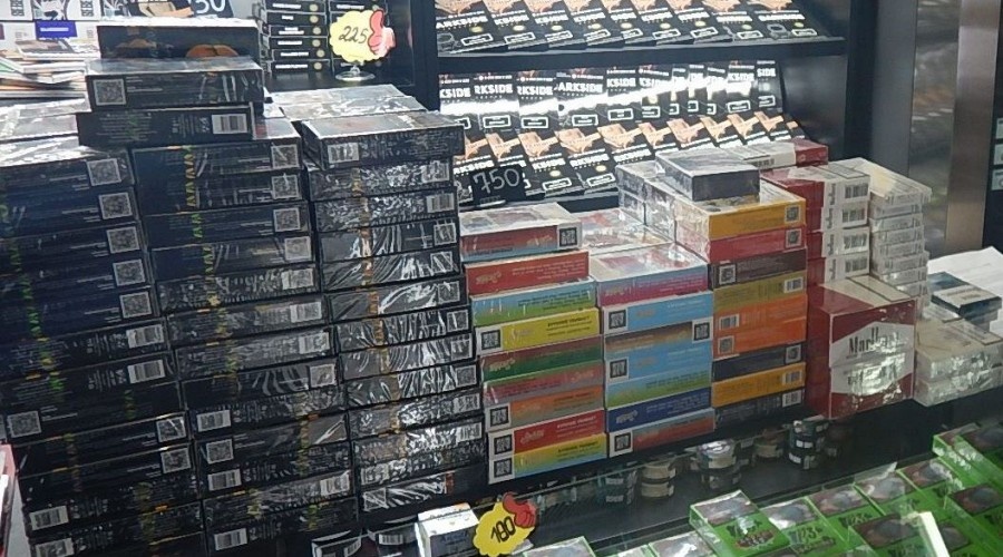 Таможенники изъяли у симферопольского предпринимателя более 240 пачек табачной продукции 