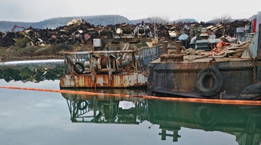 Росприроднадзор выявил в Севастопольской бухте крупное загрязнение нефтепродуктами
