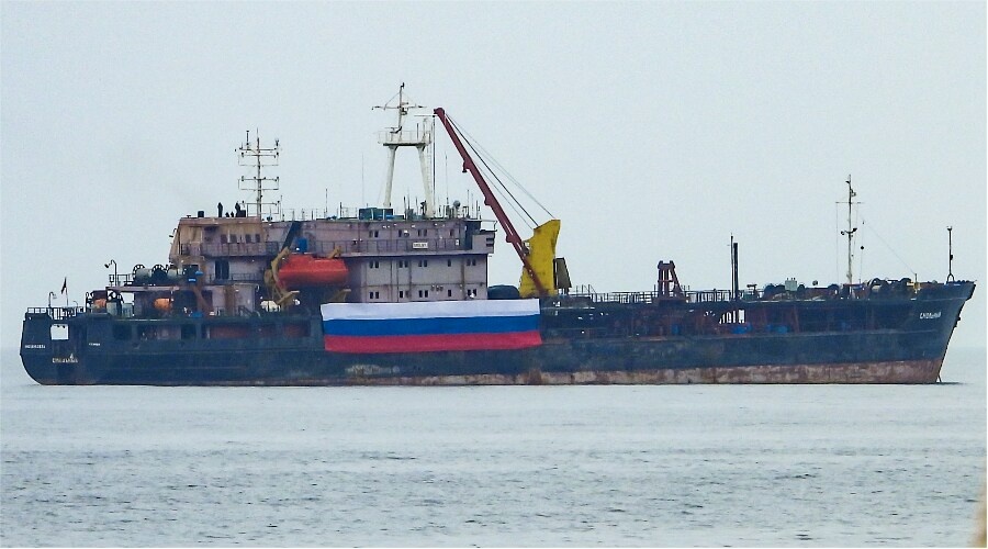 Учебный корабль ВМФ «Смольный» направляется в Севастополь из Средиземноморья