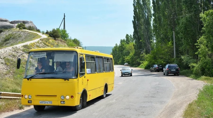 Городской и междугородный общественный транспорт вернулся к обычному режиму работы в Крыму