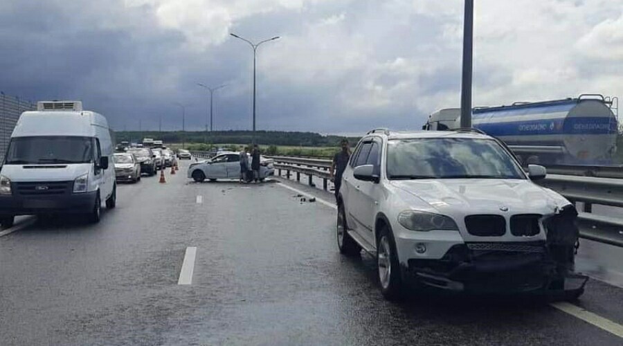 Пассажир внедорожника пострадал в результате аварии на «Тавриде»