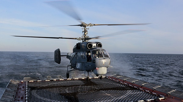 Вертолетчики ЧФ отработали взлет и посадку на палубу фрегата в Средиземном море
