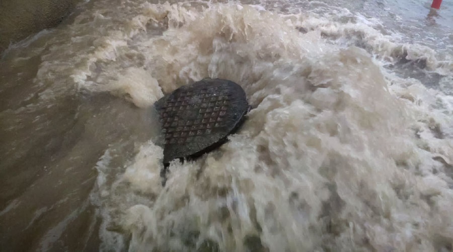 Власти Севастополя потратят почти 9 млн рублей на ливневую канализацию улицы, пострадавшей от сильного дождя